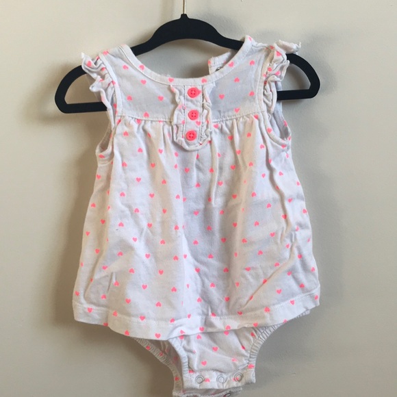 White romper suit w pink hearts - Picture 1 of 2